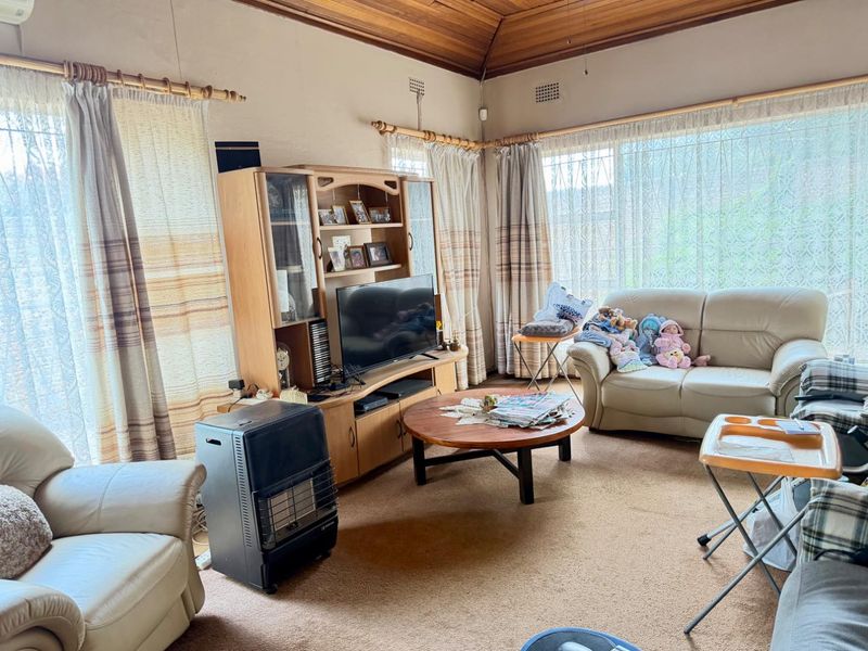 Charming Home with Endless Potential - Act Fast! - Photo 6