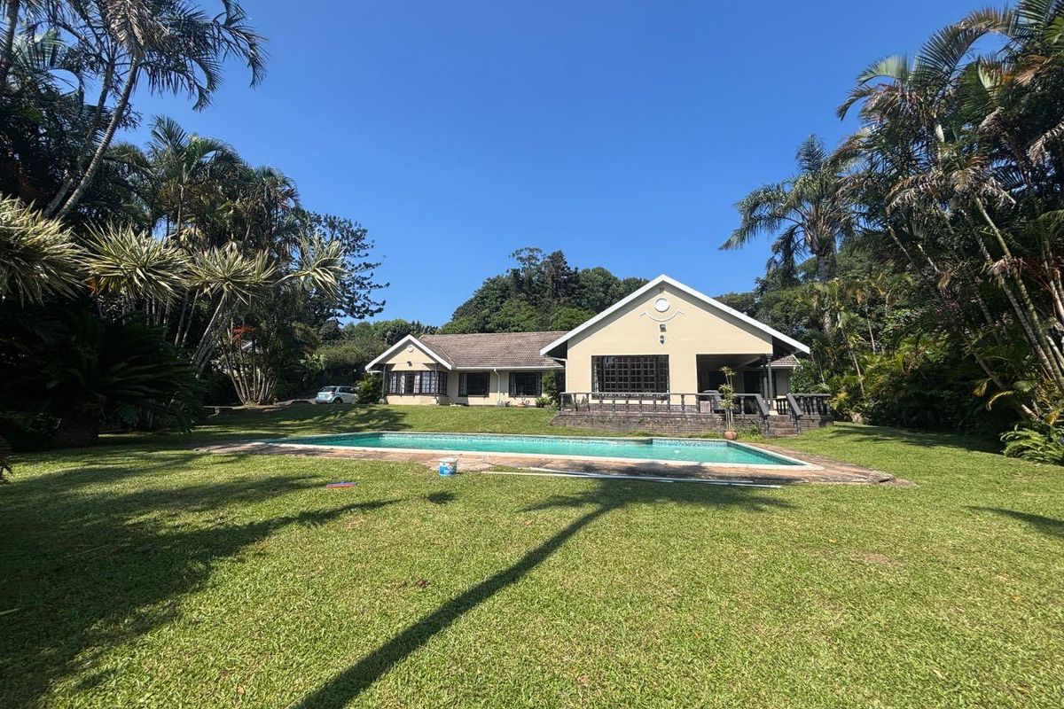 Spacious 4-Bedroom Family Home with Pool & Cottage to Rent in Kloof - Photo 2