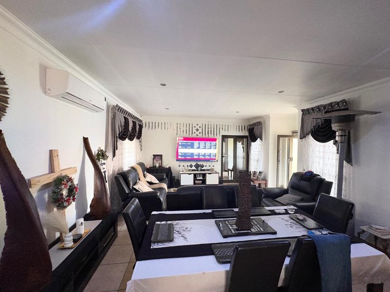 Estate Living Awaits! - Photo 6