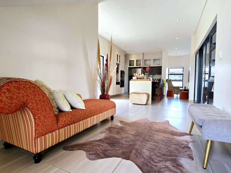 Elegant Double-Storey Home for Sale in The Hills Game Reserve Estate - Photo 3