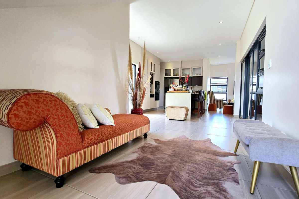 Elegant Double-Storey Home for Sale in The Hills Game Reserve Estate - Photo 3