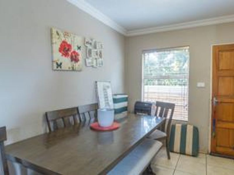 HEUWELSIG ESTATE - FREE STANDING DOUBLE STOREY - 3 BED - 2 BATH - 2 LVING - 2 LOCK-UP GARAGES - Photo 7