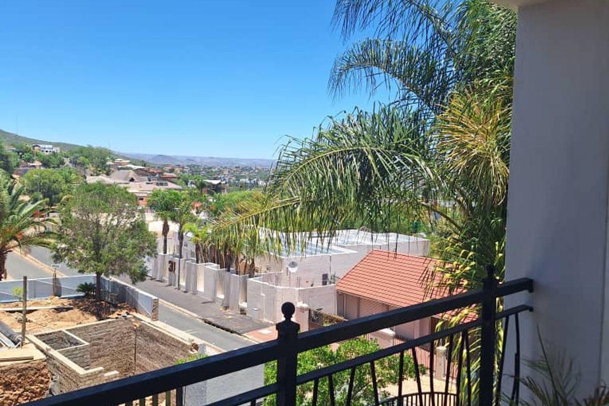 Entertain & Relax: Stunning Home with Wine Cellar in Ludwigsdorf - Photo 3