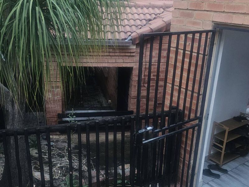 Stunning townhouse for sale in Elandsrand - Photo 5