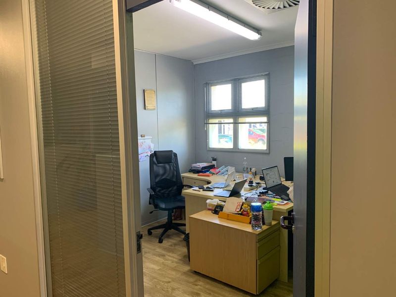 Office in a Secure Business Park awaits in Pinelands - Photo 5