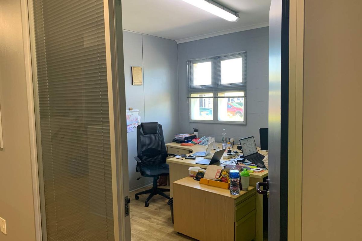 Office in a Secure Business Park awaits in Pinelands - Photo 5