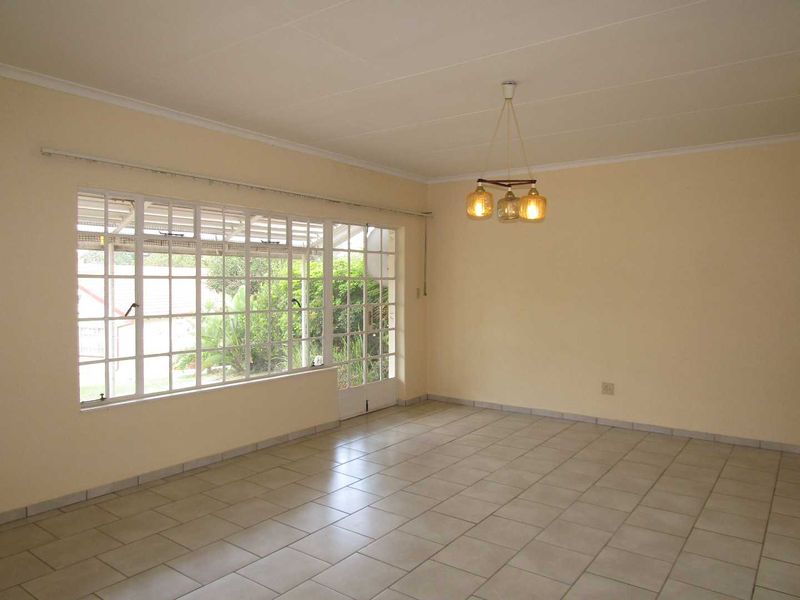 Charming two bedroom life rights home for the elderly. - Photo 8