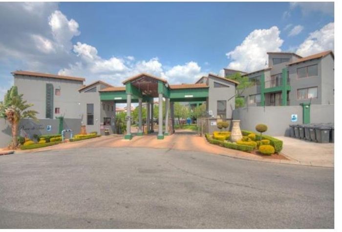 Property #2467872, Apartment For Sale in Honeydew Grove