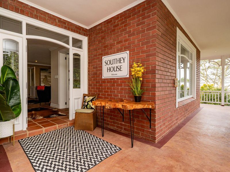 EXCEPTIONAL KLOOF COLONIAL HOME WITH ESTABLISHED GUEST HOUSE OPPORTUNITY - Photo 2