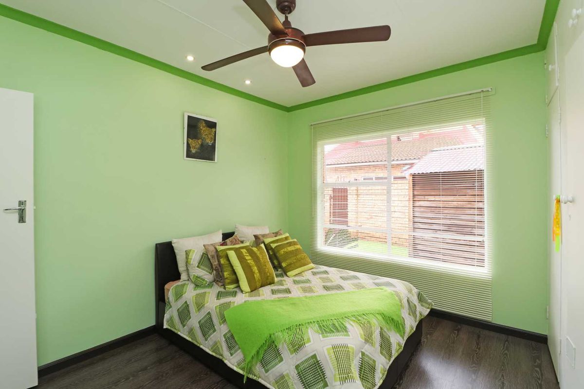 Exceptional Sectional Title Unit with Loft Entertainment, Lapa & Private Layout - Photo 4