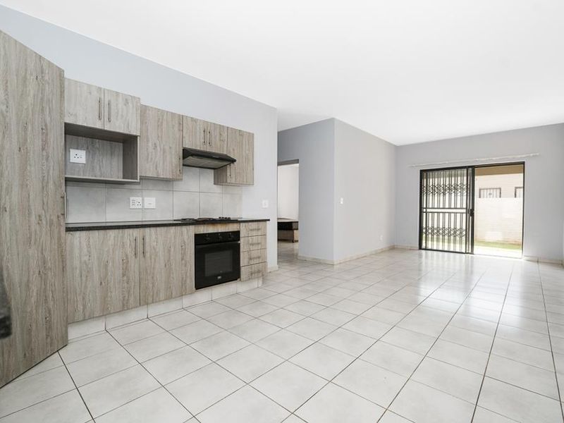 SPACIOUS GROUND FLOOR UNIT - Photo 5