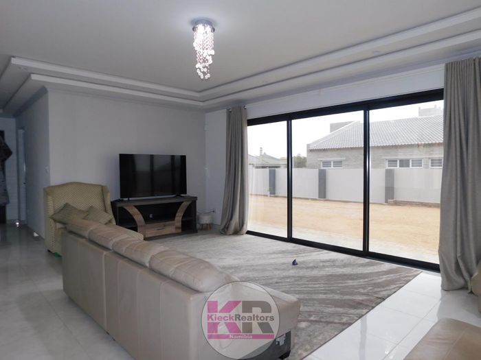 Property #2426314, House For Sale in Henties Bay Central