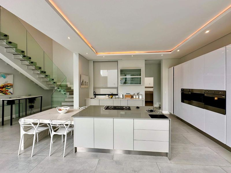 Luxurious Family Residence in Steyn City - Photo 7