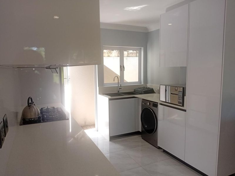 Renovated and modern cat friendly 2 bed 1 bath townhouse available 1 Feb 2026 - Photo 3