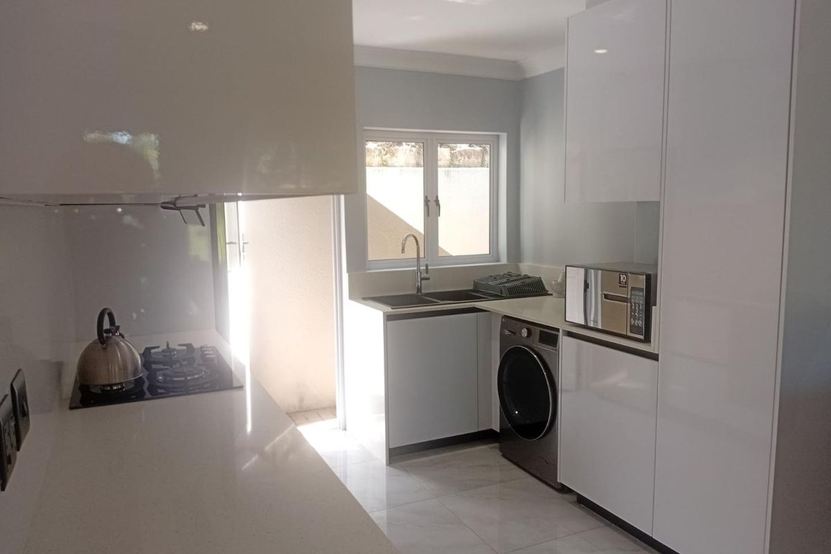 Renovated and modern cat friendly 2 bed 1 bath townhouse available 1 Feb 2026 - Photo 3