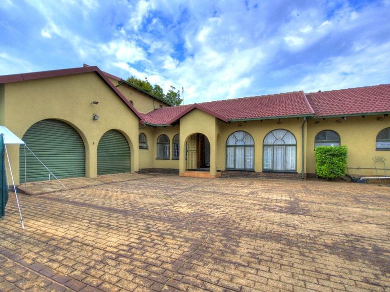 Outright bargain with cottage! - Photo 5