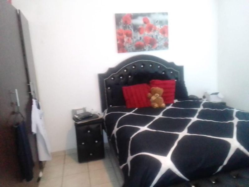 Cozy 2 Bedroom Apartment in Woodhurst with Balcony  Parking - Photo 10