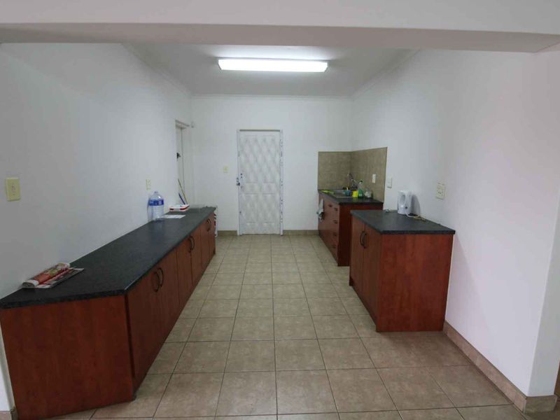 Well located on busy street close to schools. Perfect to Trade and stay. - Photo 4