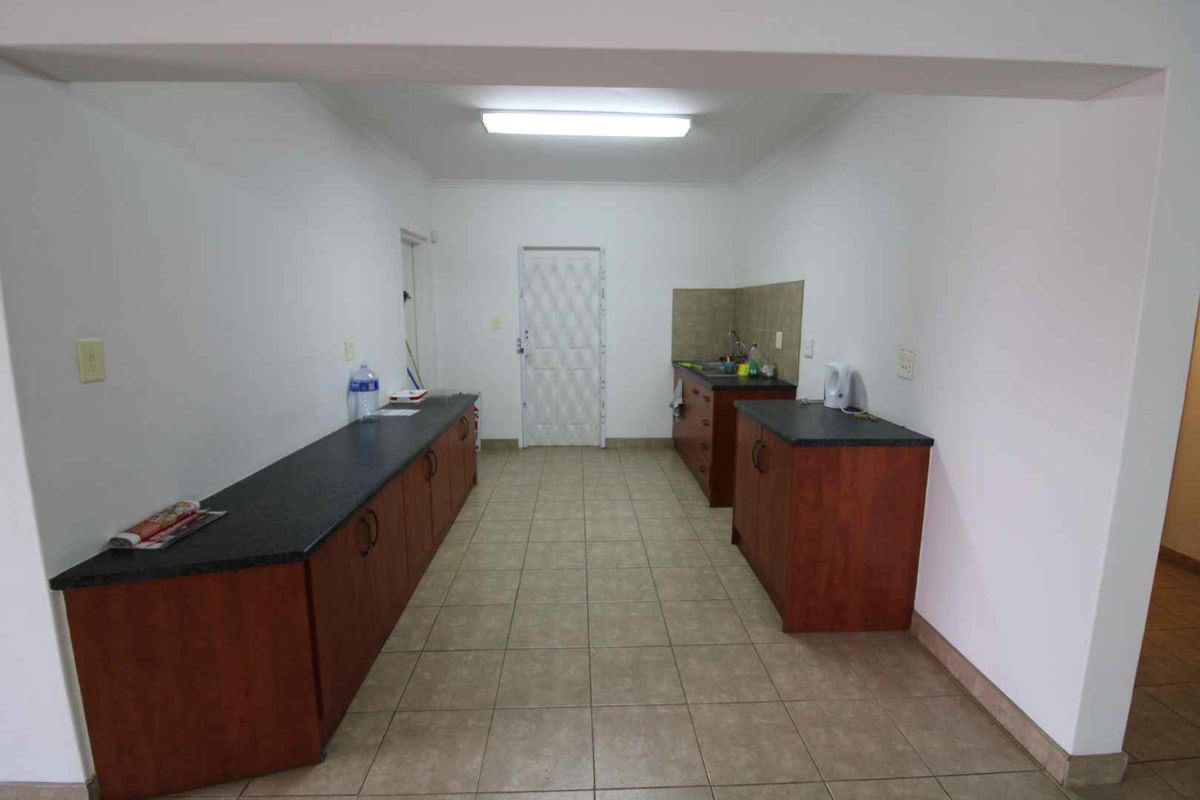 Well located on busy street close to schools. Perfect to Trade and stay. - Photo 4