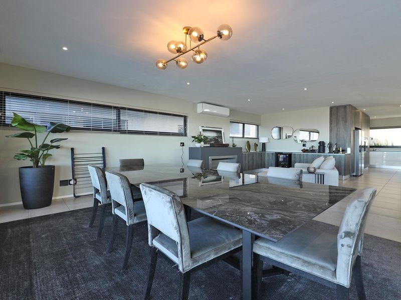 Ultra-modern 4 Bedroom home in Baronetcy - Photo 2