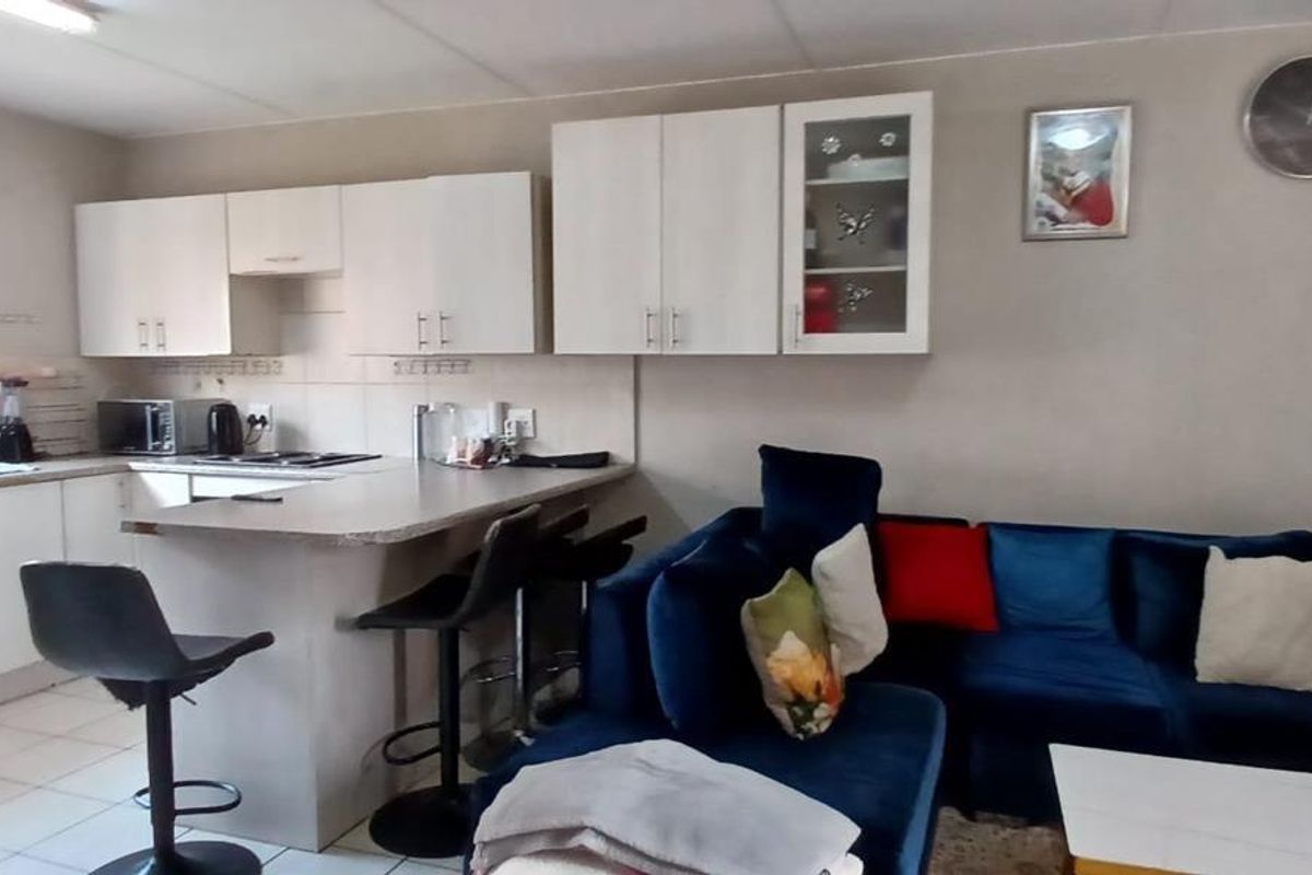 Secure ground-floor living with a private garden and top safety - Photo 4