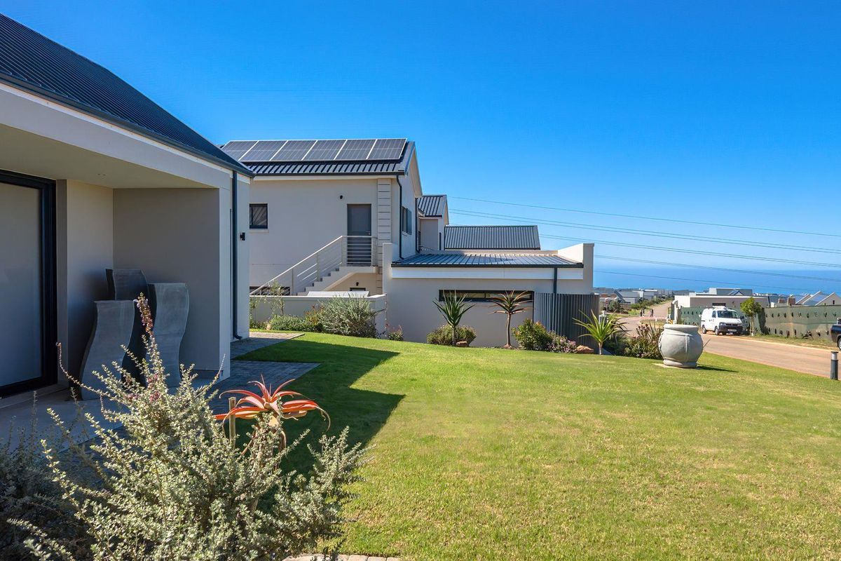Unwind in style: Renosterbos Estate awaits - Photo 2