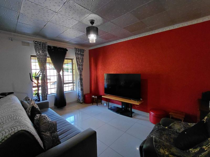 Beautiful 3-Bedroom Home in Prime Northdene Location - Photo 8