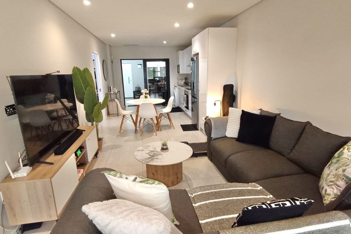 Ground Floor Convenience Meets Estate Living – Rental in Seaward Estates - Photo 4