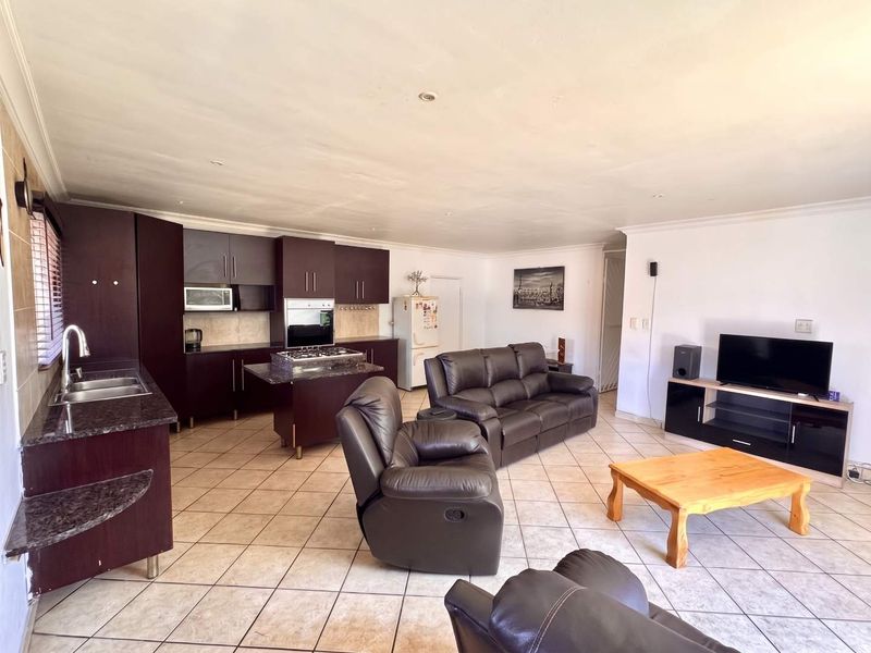 Renovator's Dream. Loads of potential to turn this home into something really special - Photo 3