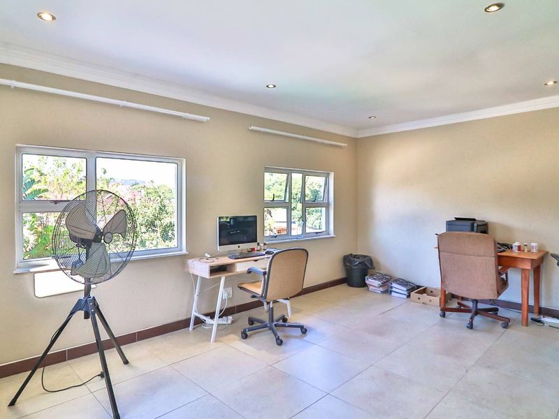 4 FOR THE PRICE OF 1  PLUS A STAND - Photo 5