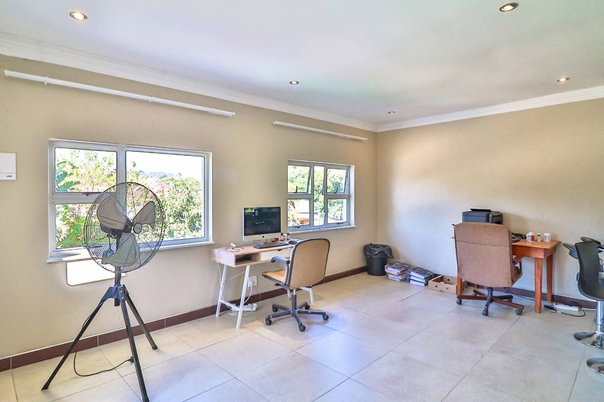 4 FOR THE PRICE OF 1  PLUS A STAND - Photo 5