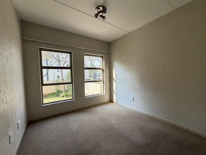 Bachelor apartment in Lonehill - Photo 9