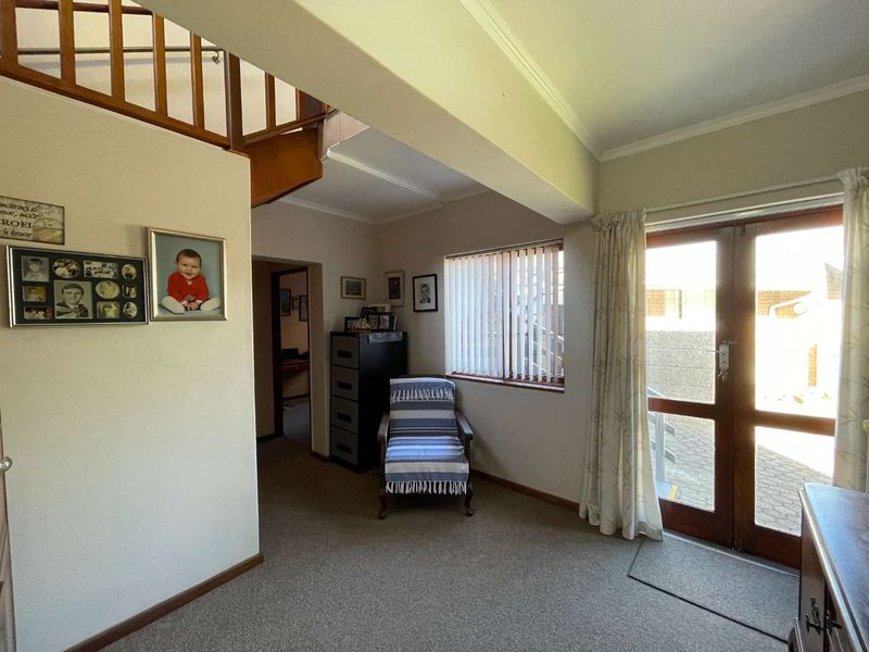 Spacious 4 Bedroom Holiday Home with Flatlet Just 280m from Klein Brak River's Blue Flag Beach - Photo 5