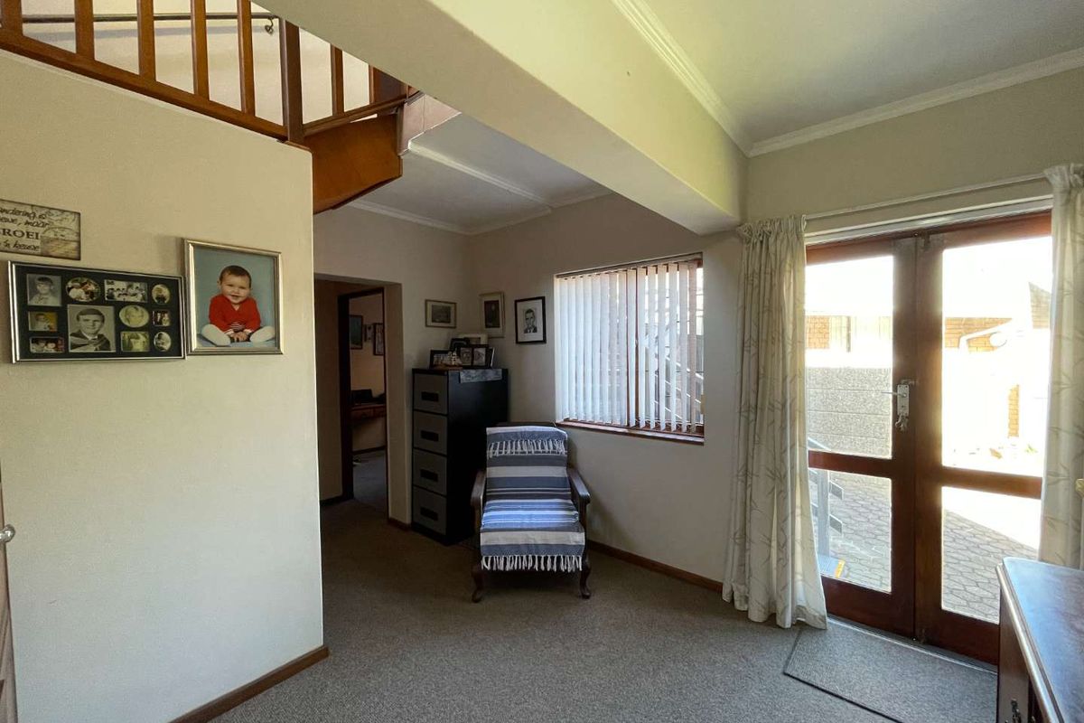 Spacious 4 Bedroom Holiday Home with Flatlet Just 280m from Klein Brak River's Blue Flag Beach - Photo 5