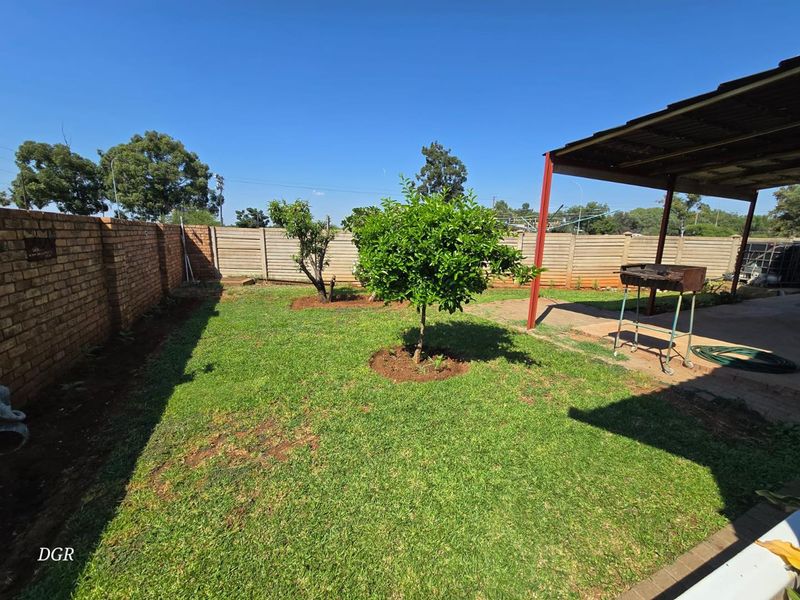 Townhouse for sale in Mar-Geni Complex - Photo 9