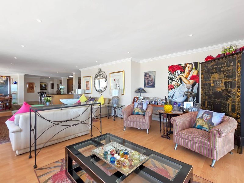 Perfectly positioned in Upper Sea Point with panoramic sea views - Photo 6