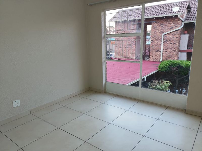 2 Bedroom first floor, with spacious/private balcony in great Complex - Photo 6