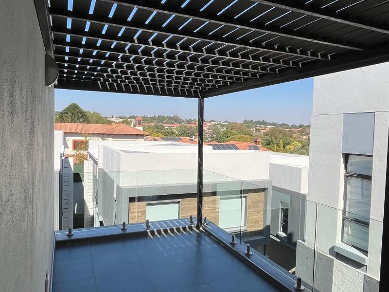 Modern Prestige Living in the Heart of Bryanston West - Photo 10