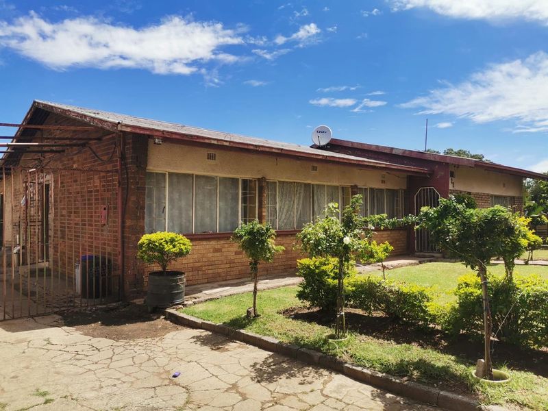 2 Bedrooms House For Sale - Photo 2