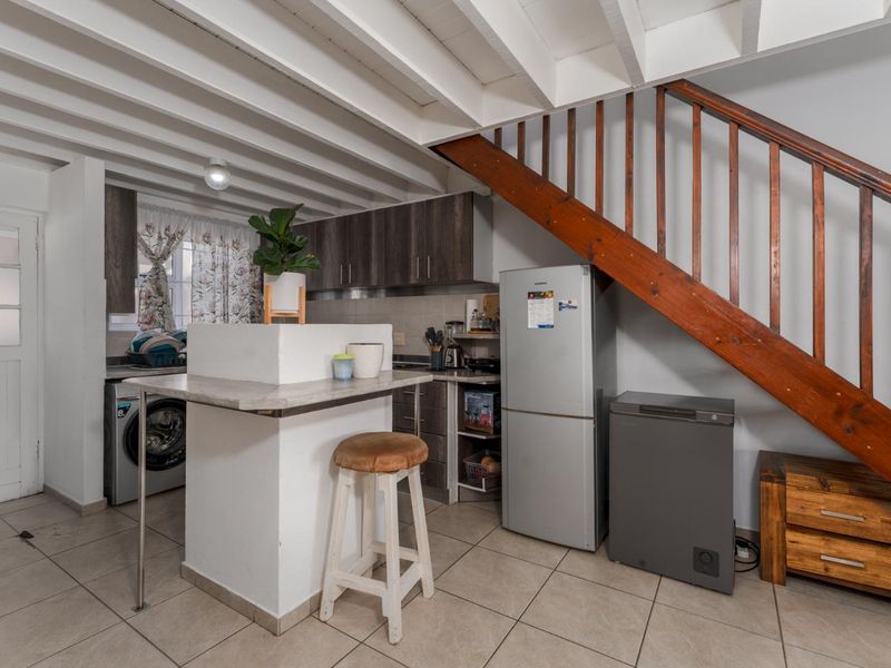 Secure Family Living in Sought-After Capricorn Beach Estate. - Photo 7