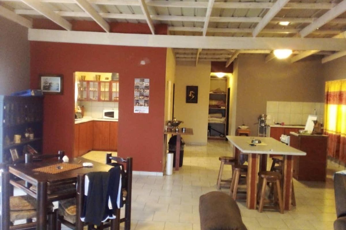 2 Bedroom House for Sale - Photo 2