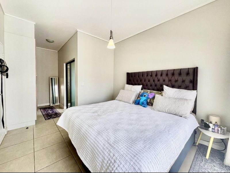 Move-In Ready Luxury Apartment in Linbro Park Sandton - Photo 10