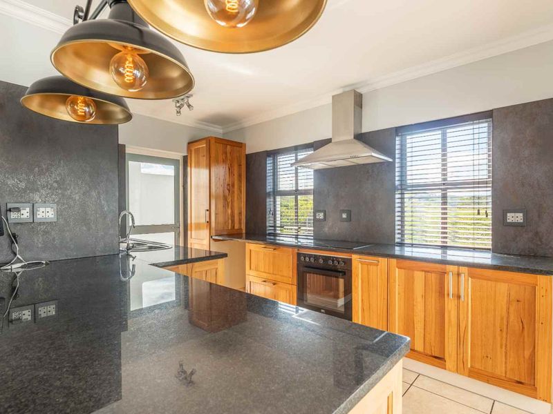 4 Bedroom House To Rent In Big Bay - Photo 2