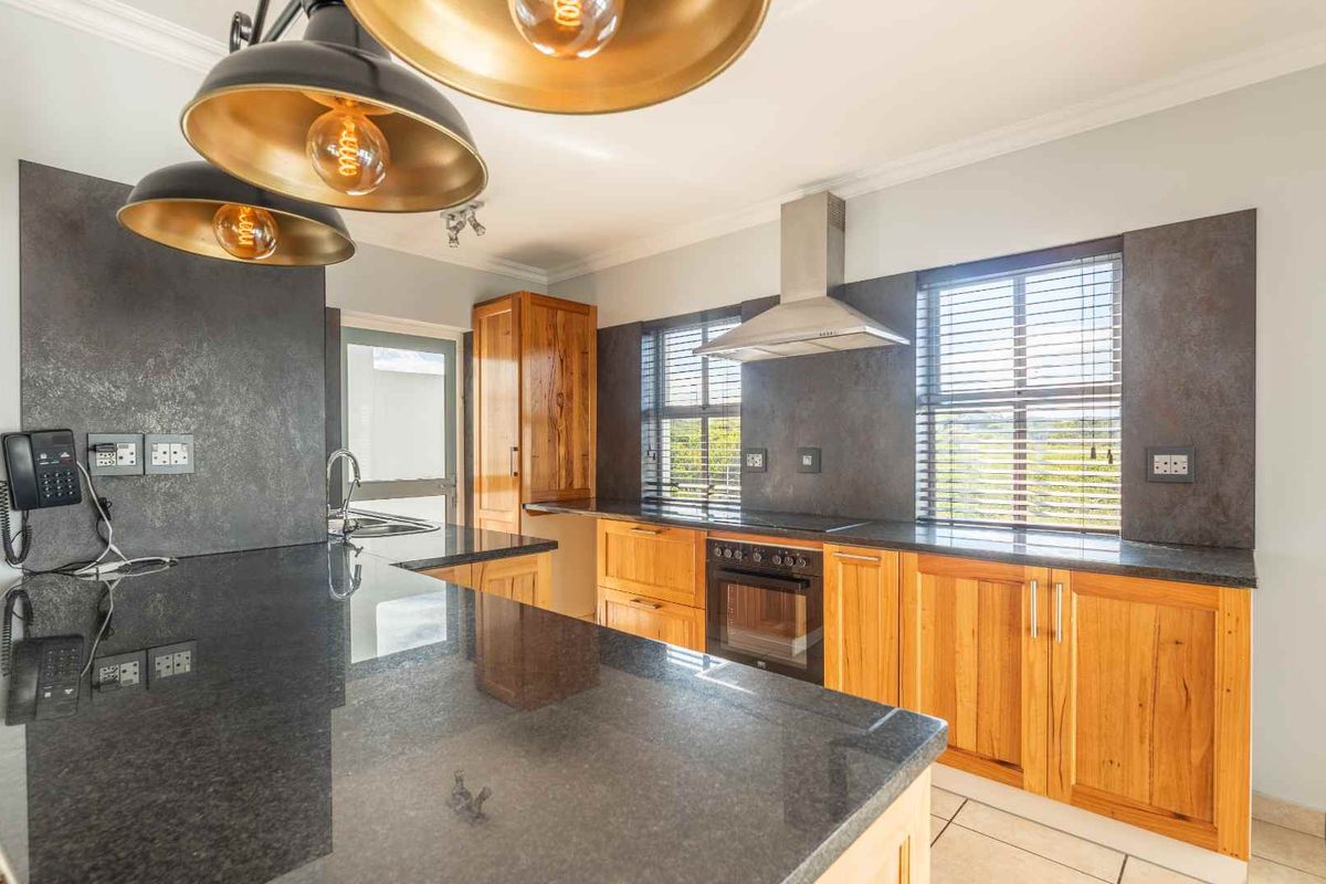 4 Bedroom House To Rent In Big Bay - Photo 2