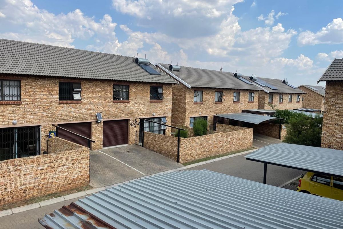 2 Bedroom Townhouse to rent at BRENTWOOD Park. - Photo 5