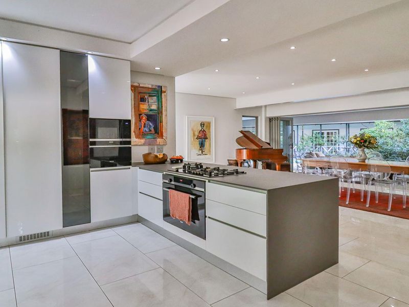 3 bedroom fully furnished home in Benmore Gardens - Photo 5