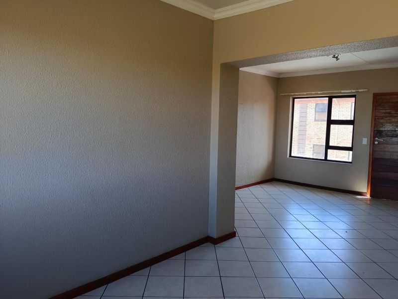 Modern upstairs unit - Photo 7