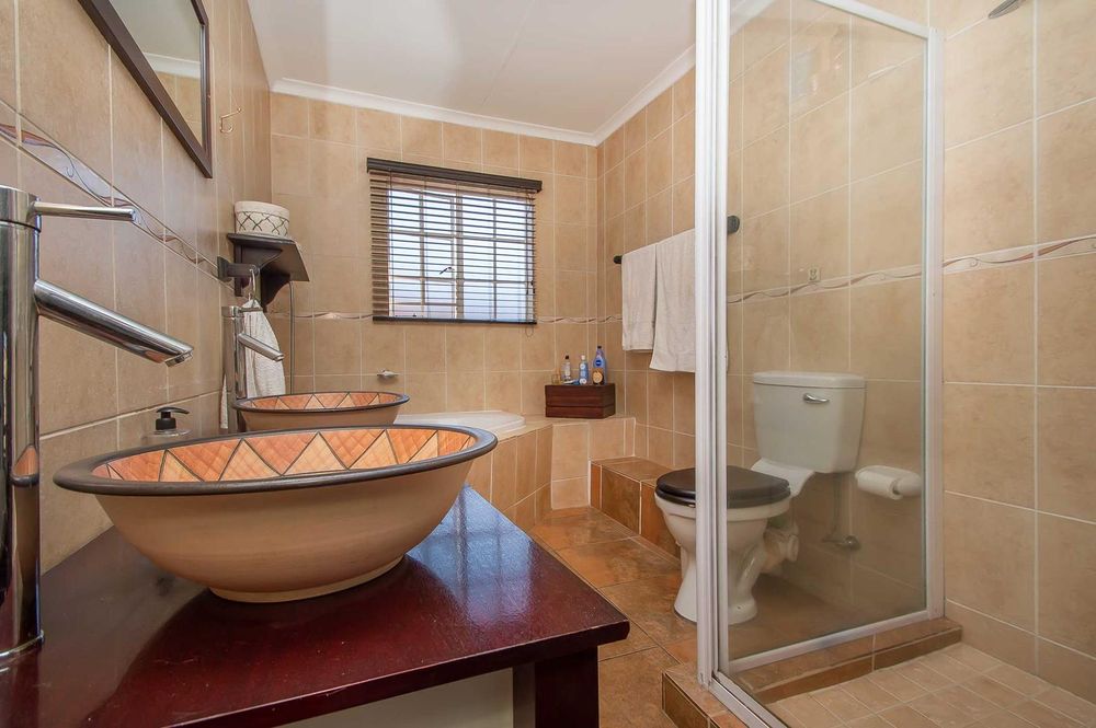 En-suite with custom bathroom