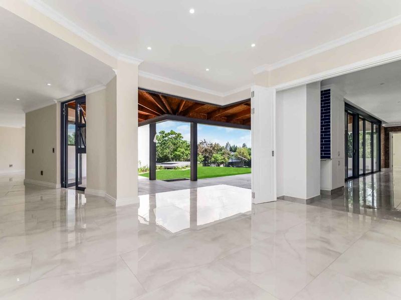 SECURE BEAULIEU ESTARE LIVING - FULLY RENOVATED AND READY TO IMPRESS! - Photo 9