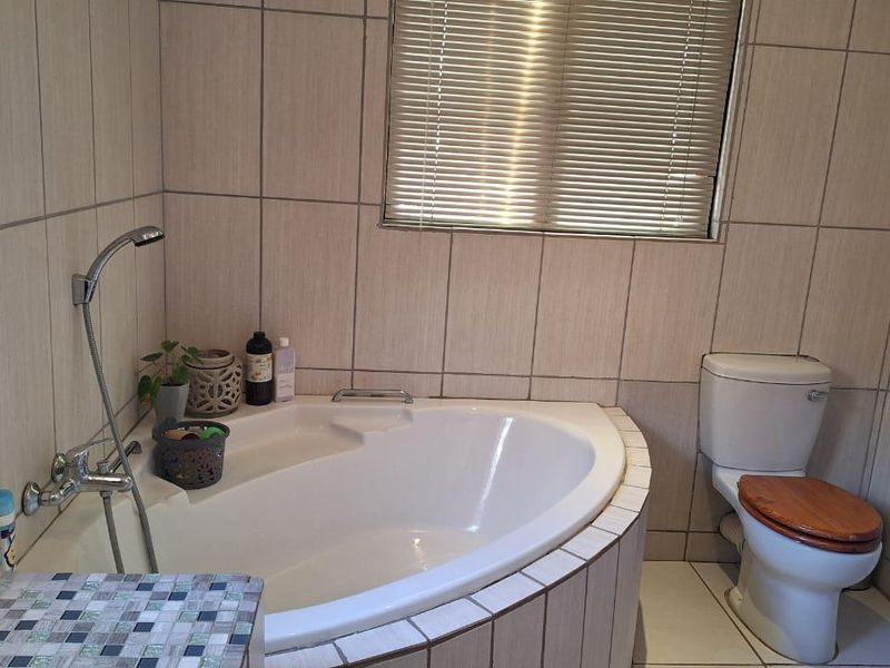 2-Bedroom house and large shed for sale in Askham - Photo 6